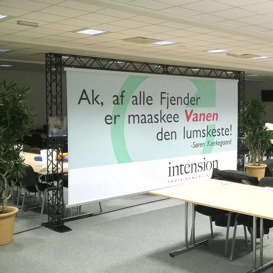 Base Middle, 20 x 60 cm, for Crown Truss 15, black