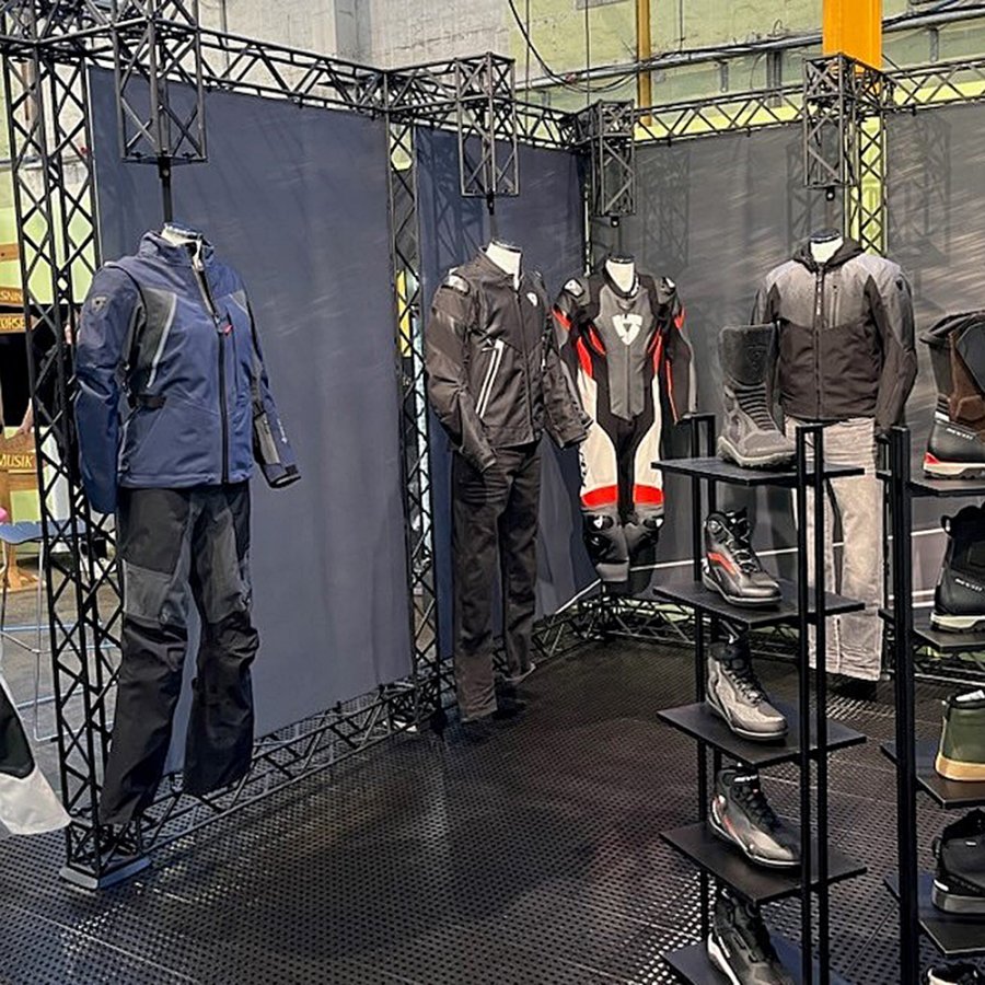 Crown Truss Wall Banner, 15 x 15 cm, black exhibition wall