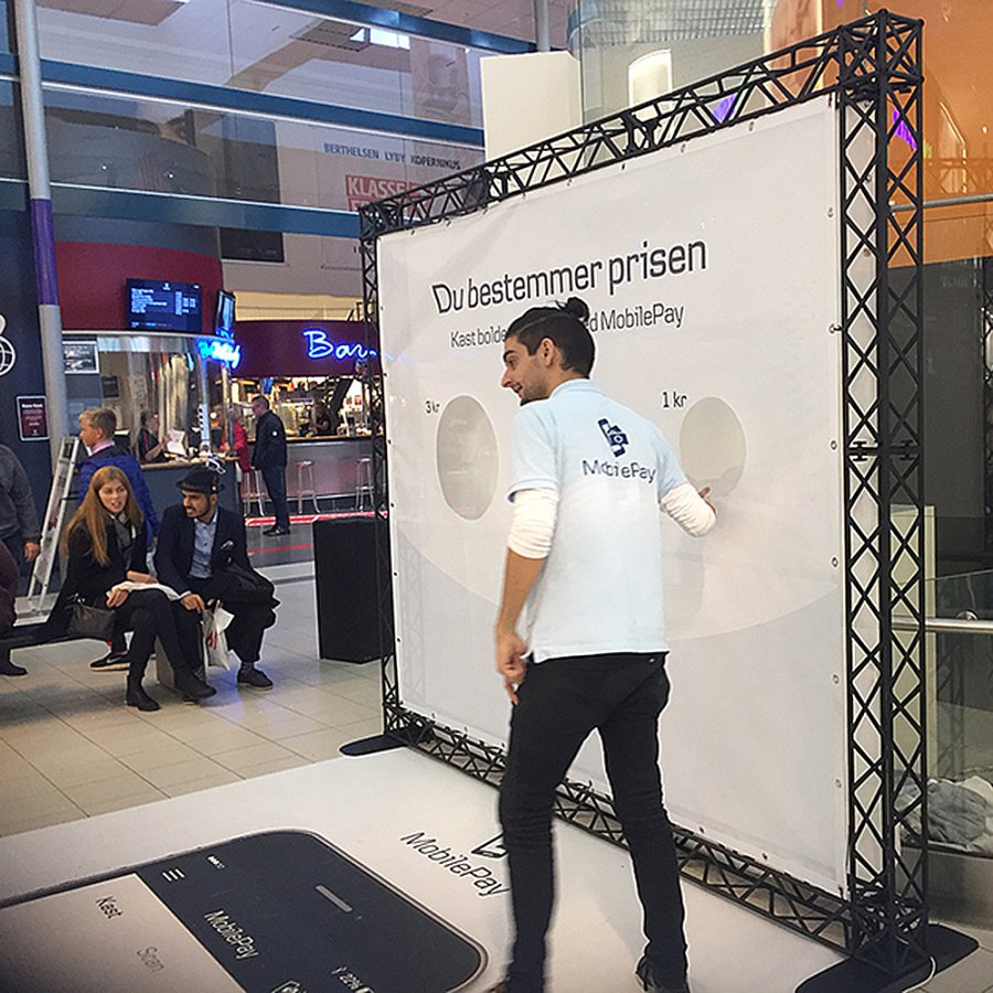 Crown Truss Wall Banner, 15 x 15 cm, black exhibition wall