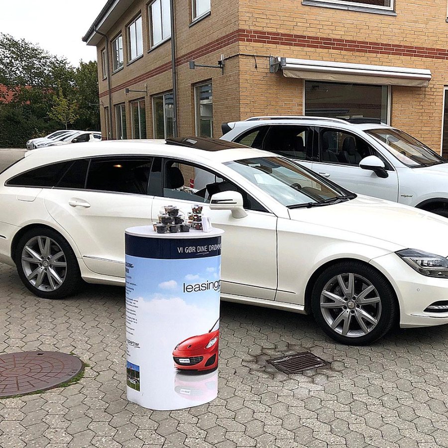 Panel Counter Circle, with black/white plates and 2 bags