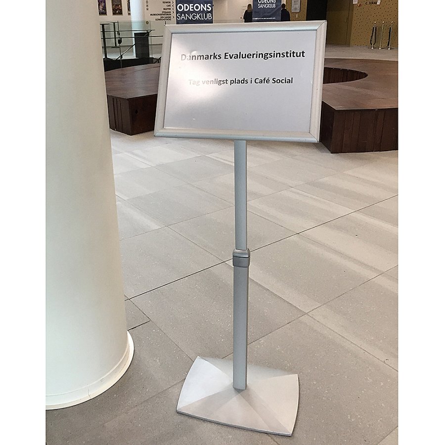 Adjustable Infoboard Flex, A2 mitred