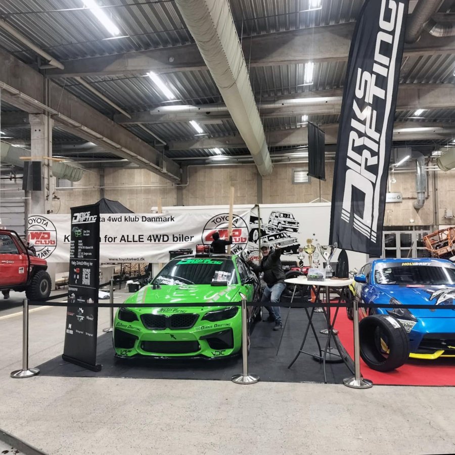 Crowd Barrier Belt, silver stand with 3 metres black belt